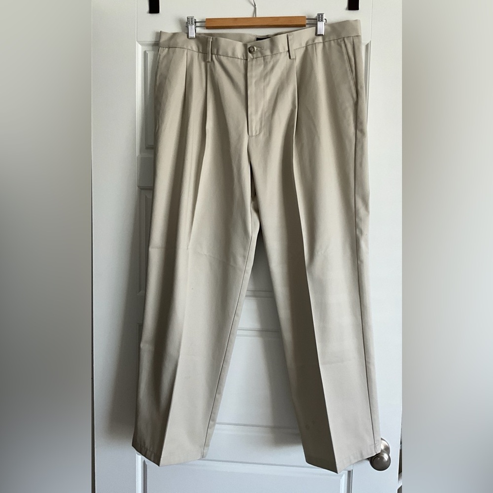 Dockers Men's Khaki Light Tan Chinos Pants